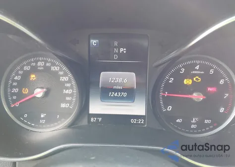 2017 Mercedes-Benz C 300 z USA, uszkodzony, nr VIN 55SWF4JB2HU221241